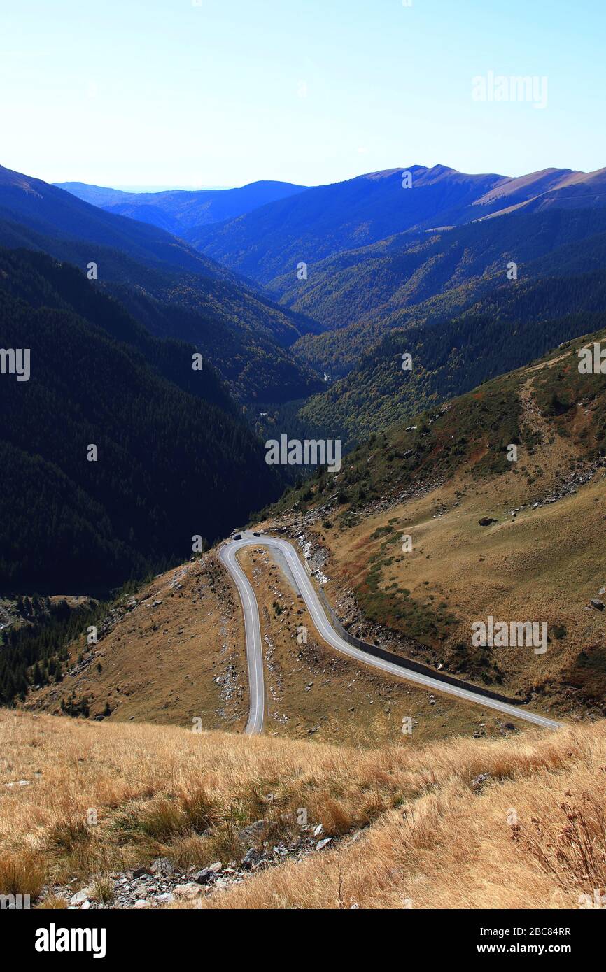 Le passage Transfagarasan est le passage au-dessus des montagnes de Carpates en Roumanie et est l'une des routes de montagne les plus spectaculaires au monde Banque D'Images