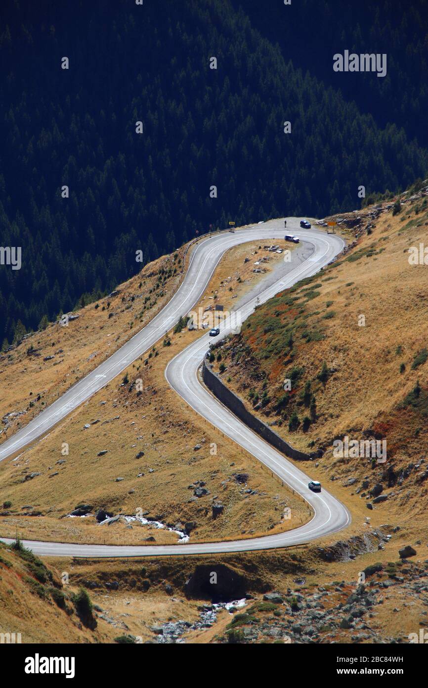 Le passage Transfagarasan est le passage au-dessus des montagnes de Carpates en Roumanie et est l'une des routes de montagne les plus spectaculaires au monde Banque D'Images