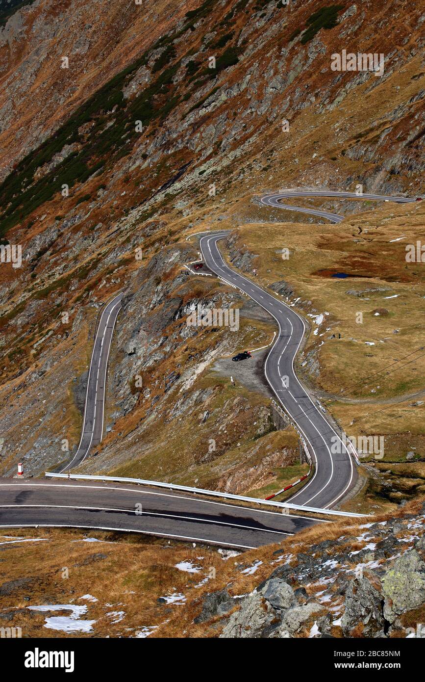Le passage Transfagarasan est le passage au-dessus des Carpates en Roumanie et est l'une des routes de montagne les plus spectaculaires au monde Banque D'Images