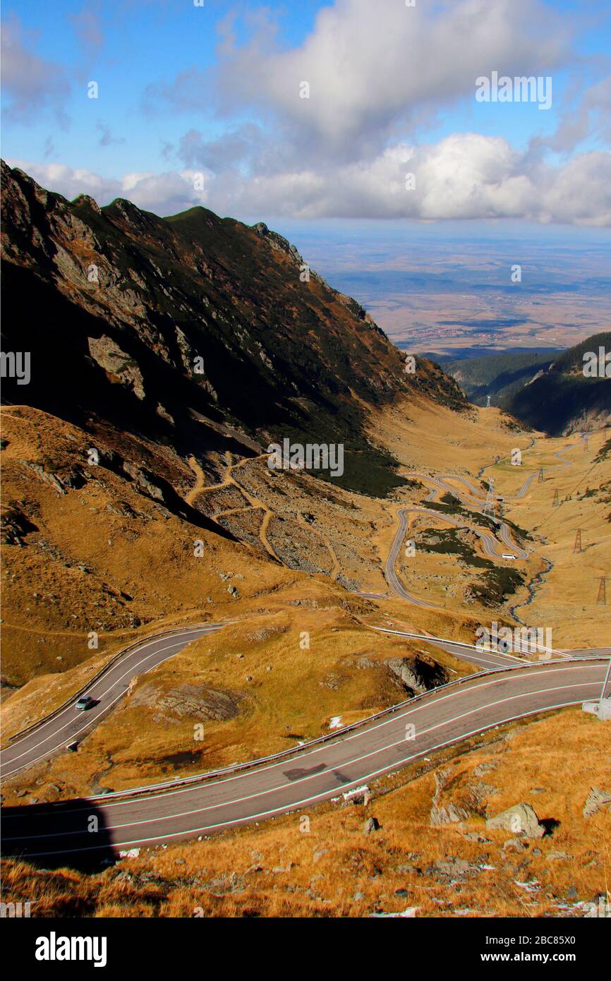 Le passage Transfagarasan est le passage au-dessus des Carpates en Roumanie et est l'une des routes de montagne les plus spectaculaires au monde Banque D'Images