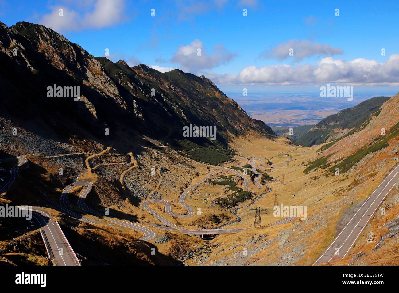 Le passage Transfagarasan est le passage au-dessus des Carpates en Roumanie et est l'une des routes de montagne les plus spectaculaires au monde Banque D'Images