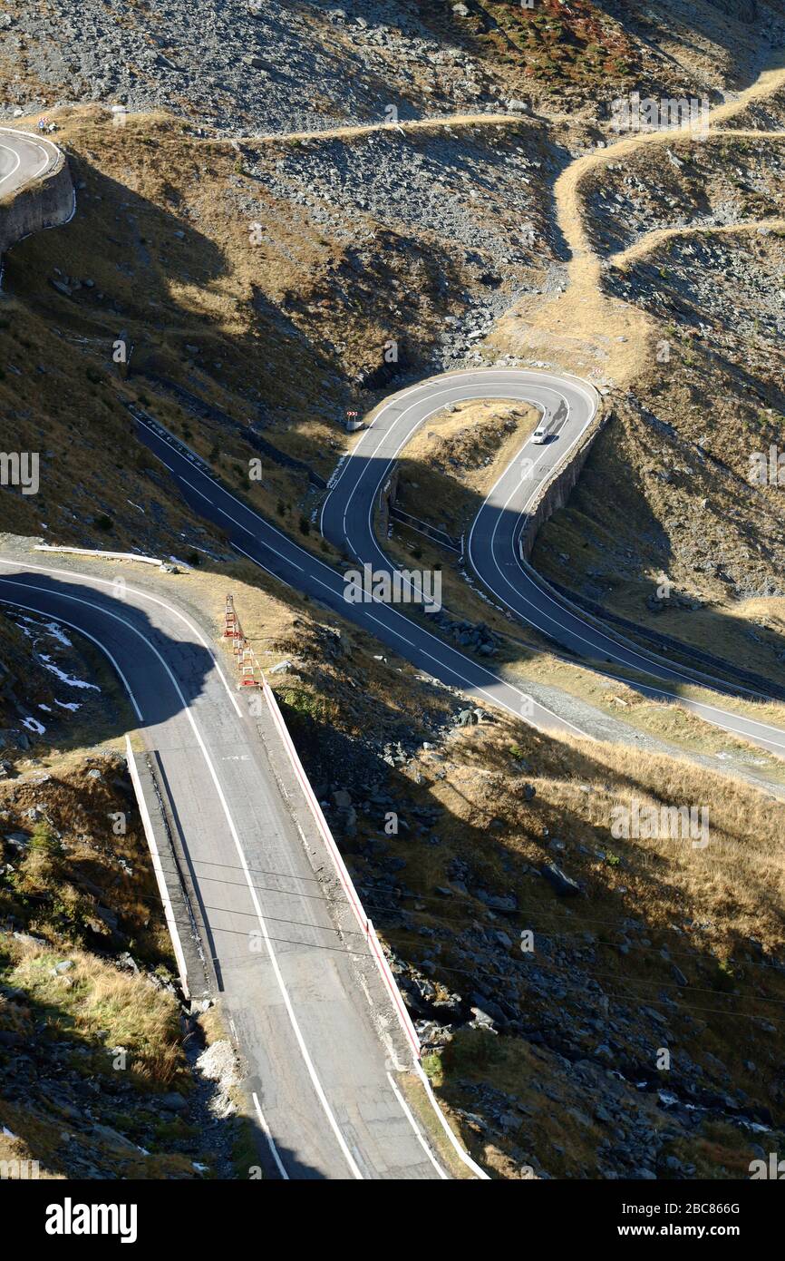 Le passage Transfagarasan est le passage au-dessus des Carpates en Roumanie et est l'une des routes de montagne les plus spectaculaires au monde Banque D'Images