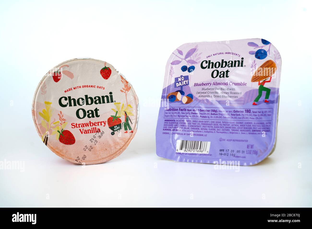 Nourriture de type yaourt non laitier à base d'avoine de Chobani Banque D'Images Nourriture de type yaourt non laitier à base d'avoine de Chobani Banque D'Images