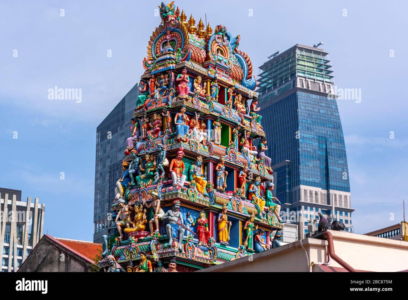 Le gopuram (tour d'entrée) du Temple Sri Mariamman, temple hindou., South Bridge Rd, Singapour Banque D'Images