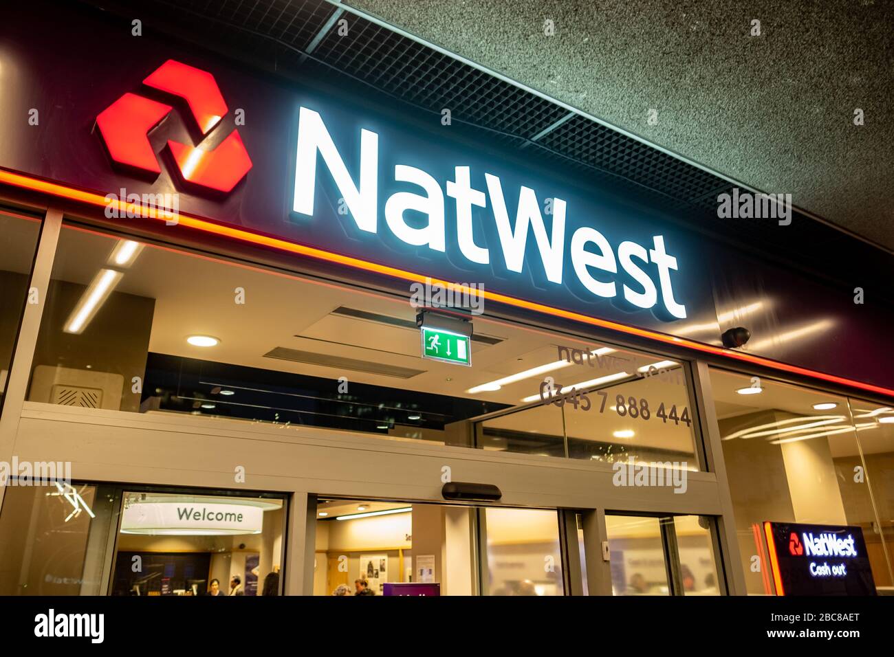 NatWest - British High Street Retail and commercial Bank- logo extérieur / signalisation- Londres Banque D'Images
