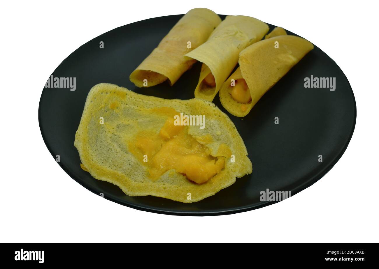 Mini crêpe thaïlandaise pour la crème anglaise ou appelez Tokyo snack sur plaque Banque D'Images