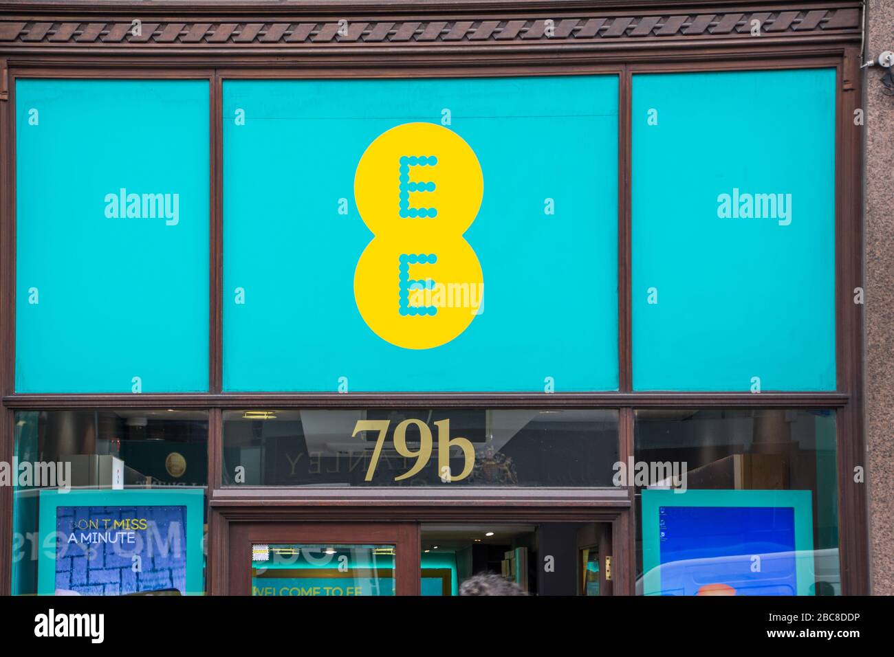 EE réseau de téléphonie mobile- logo extérieur / signalisation- Londres Banque D'Images