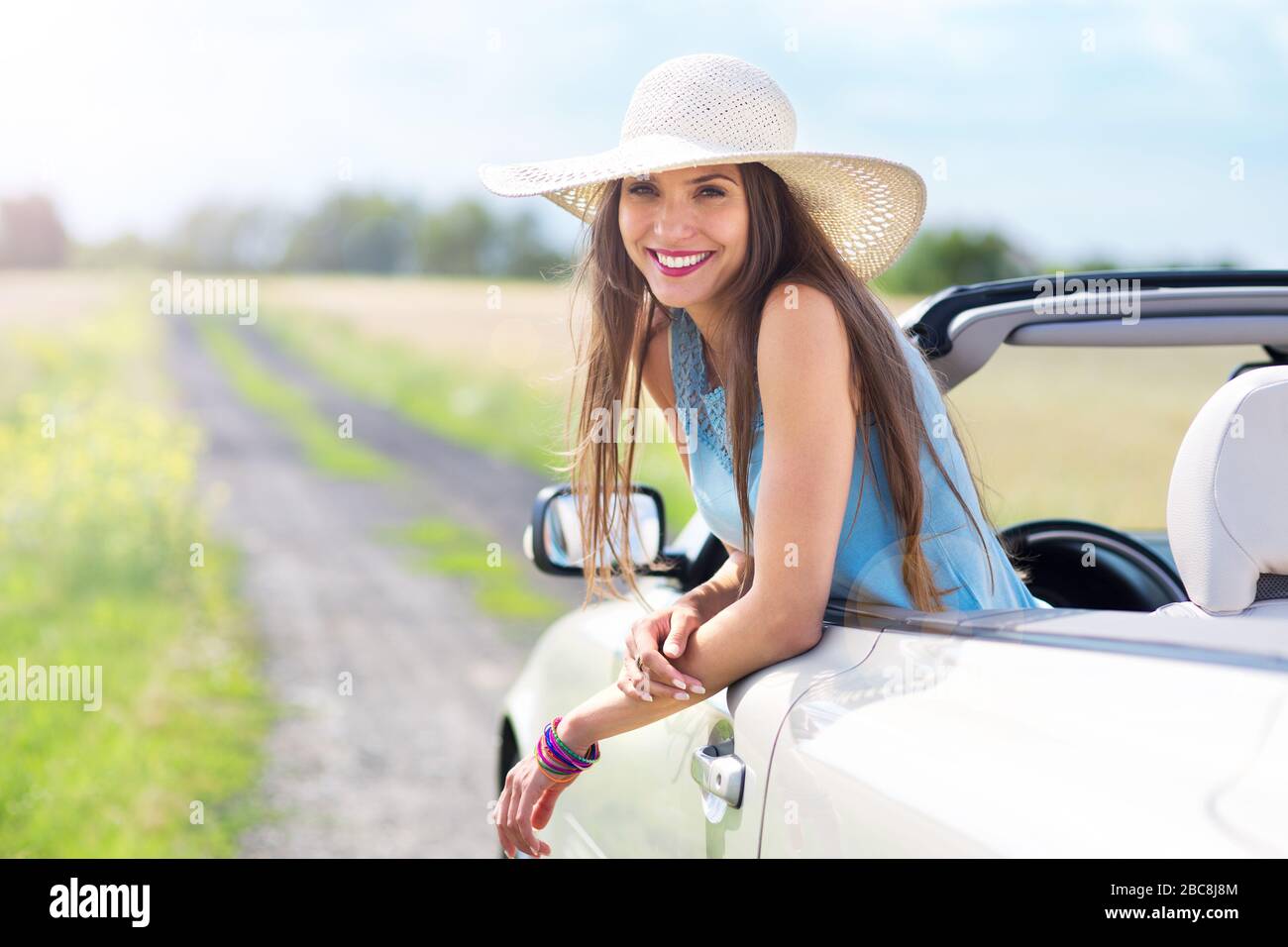 Woman in convertible Banque D'Images