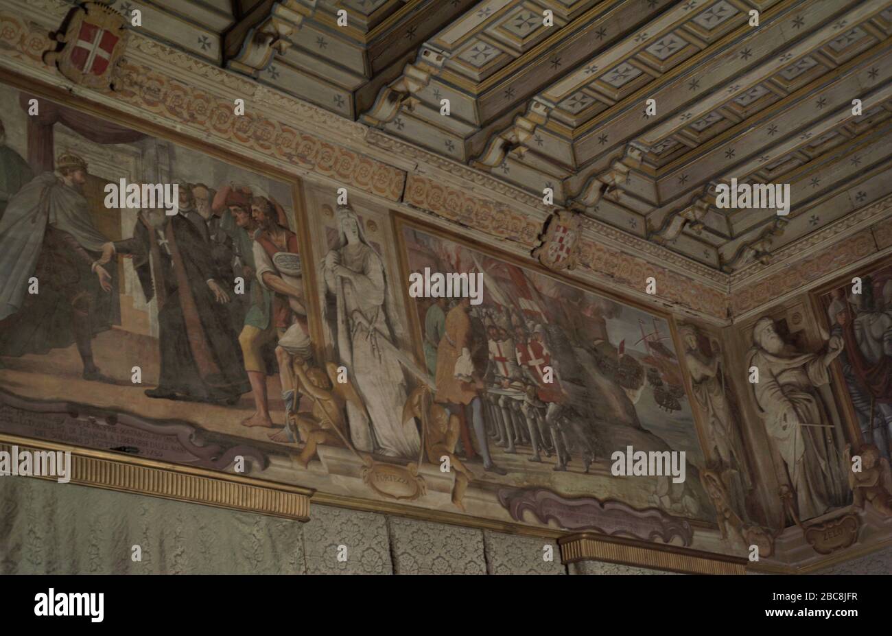 Palais du Grand Maître. xvie-xviiie siècles. Résidence du Grand Maître de l'ordre de Saint John. Salle des pages. Salle d'attente pour les jeunes positions du Grand Maître, décorée d'une frise de peintures murales de Leonello Spada (1576-1622) représentant des scènes de l'histoire de l'ordre. Détail des fresques. Valletta Malte. Banque D'Images