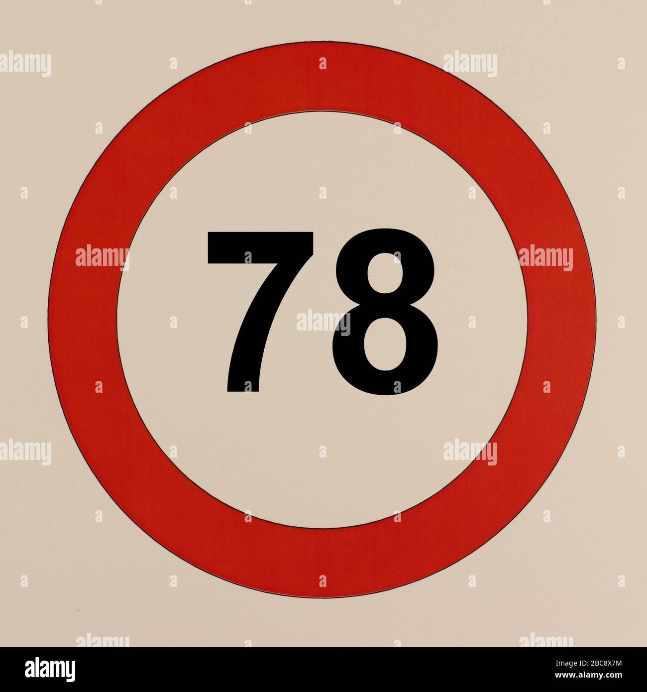 Grafische Darstellung des Straßenverkehrszeichens 'maximum Geschwindigungen 78 km pro Stunde' Banque D'Images