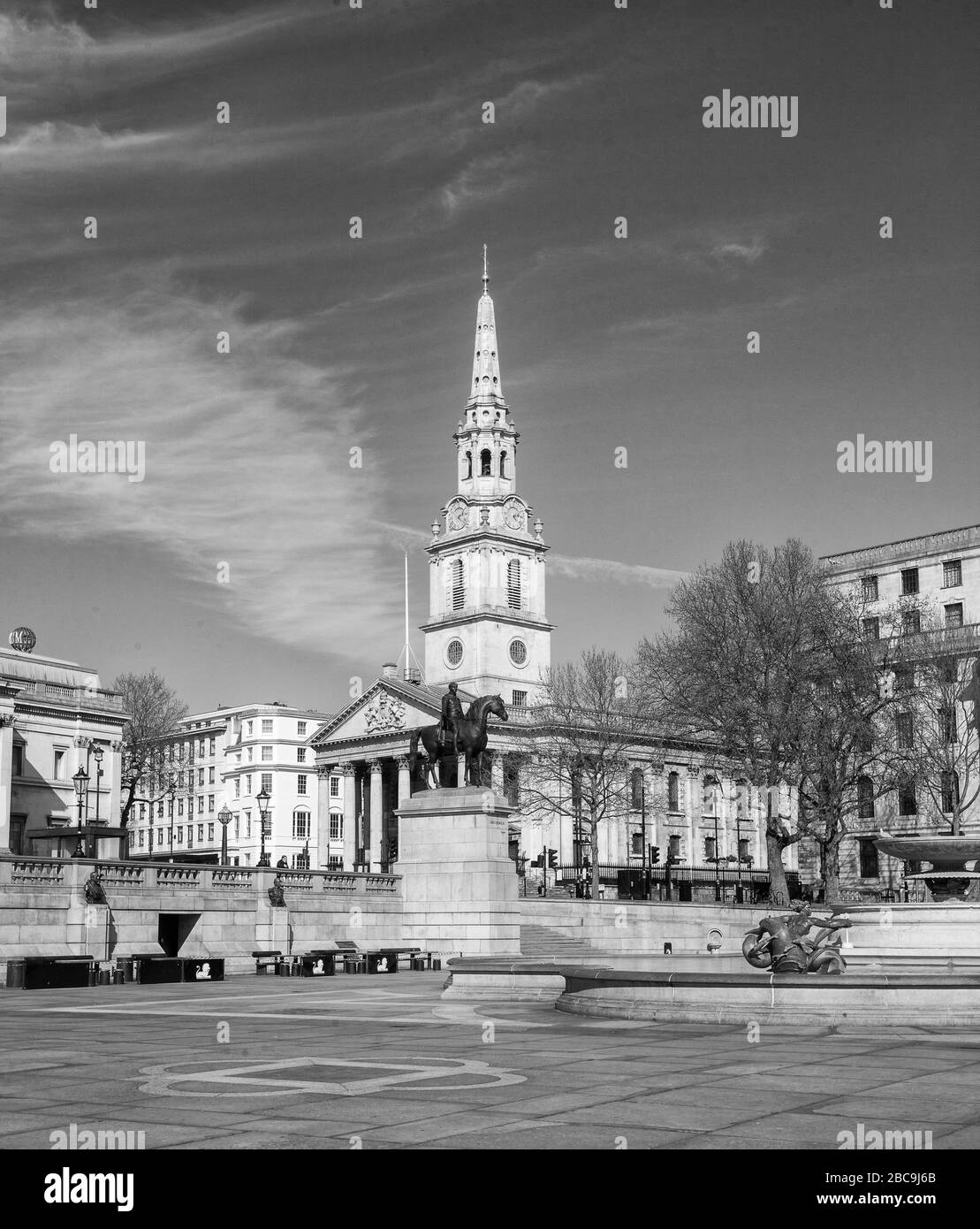 Un Trafalgar Square déserté en raison de l'épidémie de coronavirus, City of Westminster, Londres, Royaume-Uni avril 2020 Banque D'Images