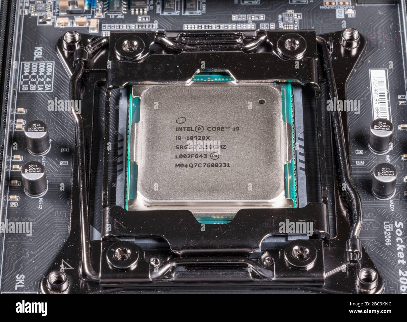 Morgantown, WV - 30 mars 2020 : processeur Intel Core i9-10920x installé  dans le support 2066 de la carte mère Photo Stock - Alamy