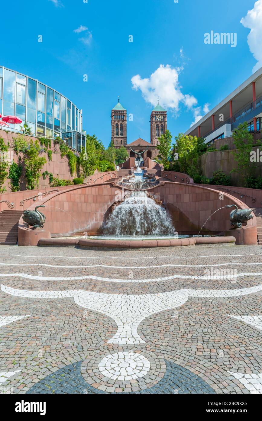 Centre de Pirmasens, fontaine du château et escaliers du château à Schloßplatz, monuments architecturaux, Banque D'Images