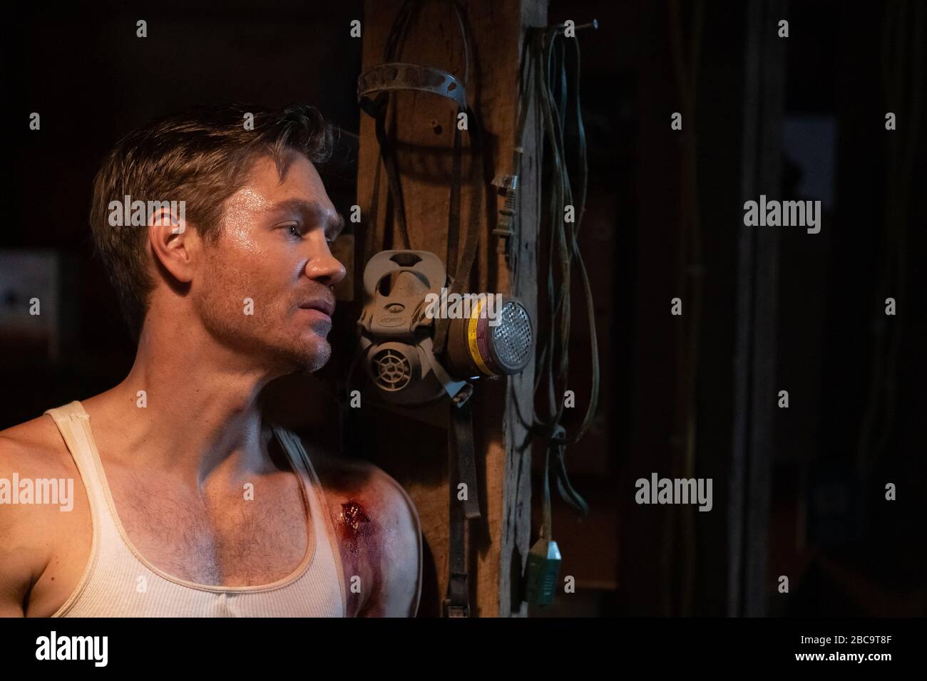 DATE DE SORTIE: 22 mai 2020 TITRE: Survivre au STUDIO de nuit: Lionsgate DIRECTEUR: Matt Eskandari COMPLOT: Un médecin disgracié et sa famille sont pris en otage à leur maison par des criminels en course, quand un vol-dégru-awry exige qu'ils demandent une attention médicale immédiate. AVEC CHAD MICHAEL MURRAY comme riche. (Image de crédit : © Lionsgate/Entertainment Pictures) Banque D'Images