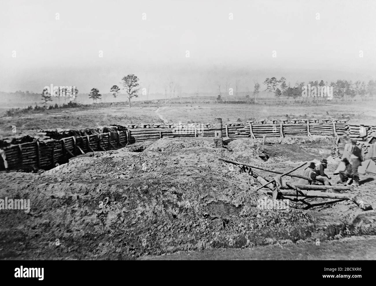 Soldats à l'intérieur de Confederate Fortification, Atlanta, Géorgie, États-Unis, 1864 Banque D'Images