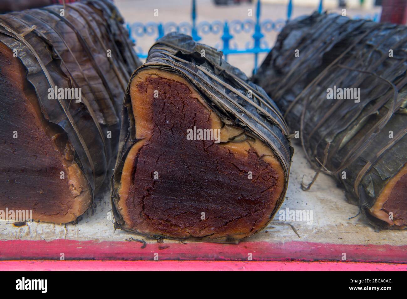 Afrique Madagascar Antananarivo Tana Koba L Un Des Plus Anciens Gateaux Malgaches Melanger Avec De La Farine De Riz Avec De La Banane Des Arachides Et Du Sucre Les Envelopper T Photo Stock Afrique Madagascar Antananarivo Tana Koba L Un Des Plus Anciens Gateaux Malgaches Melanger Avec De La Farine De Riz Avec De La Banane Des Arachides Et Du Sucre Les Envelopper T Photo Stock
