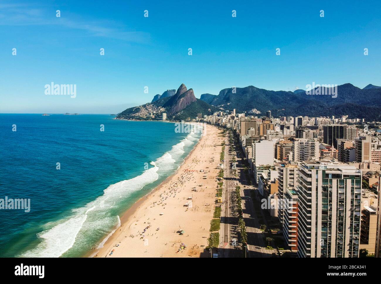 Vue aérienne de la célèbre plage d'Ipanema, Rio de Janeiro, Brésil Banque D'Images
