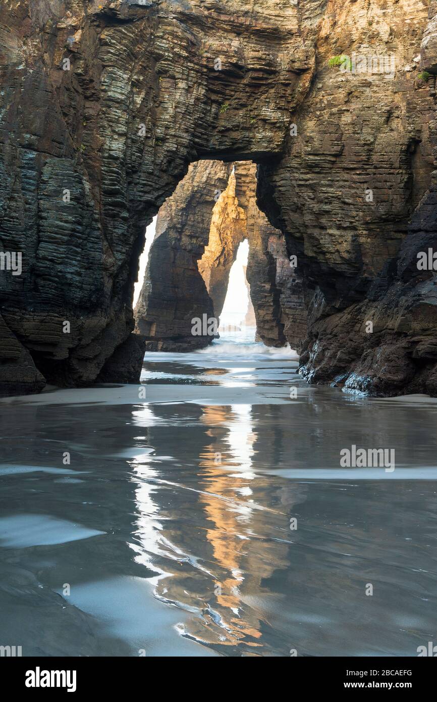 Espagne, côte nord, Galice, parc national, plage cathédrale, Playa de las Catedrales, monument naturel, ambiance de soirée Banque D'Images