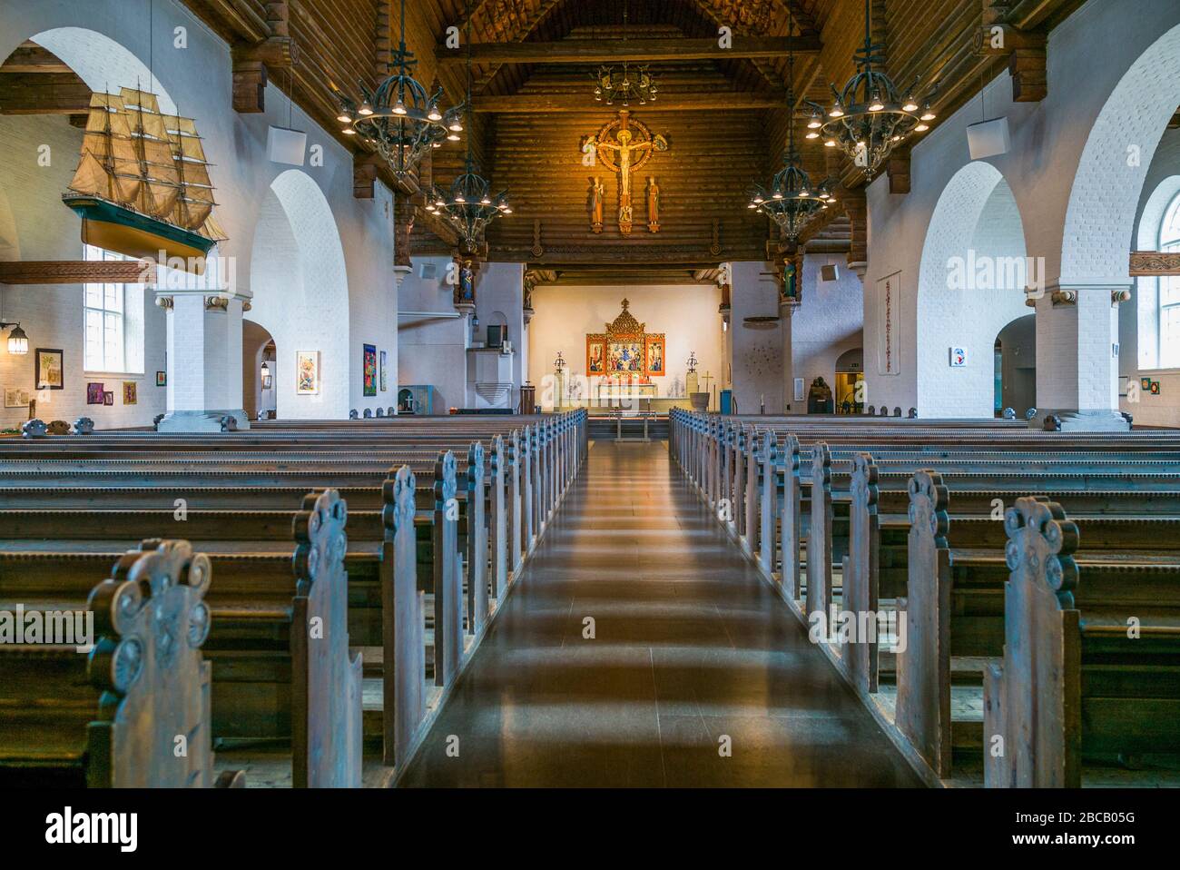 Suède, Vastragotland et Bohuslan, Göteborg, église de Masthuggs kyrkan, intérieur avec bateau modèle, patrimoine maritime Banque D'Images