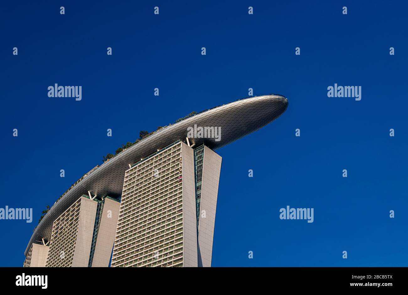 Le pont sur Marina Bay Sands Banque D'Images