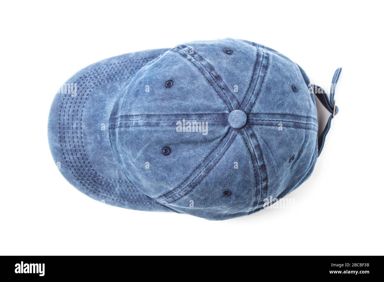 Casquette de baseball en denim bleu isolée sur blanc Banque D'Images