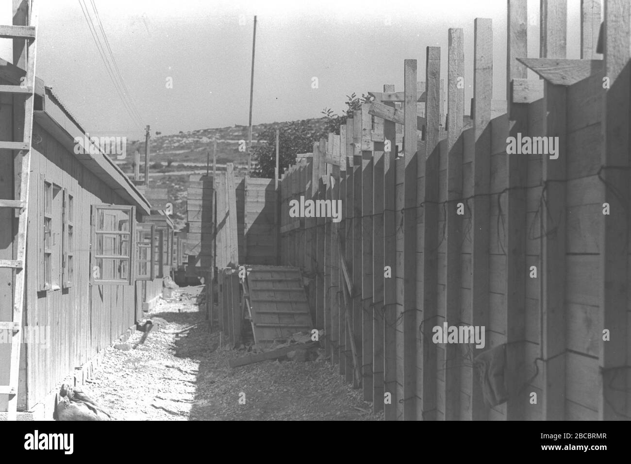 English Une Cloture Sorarrondissement Kibbutz Hanita Au Best Western Galilee O I U I I U I I U E O U I U I I U Ss O E Ss O E I O O U I I U U E O 06 05 1938 Cette