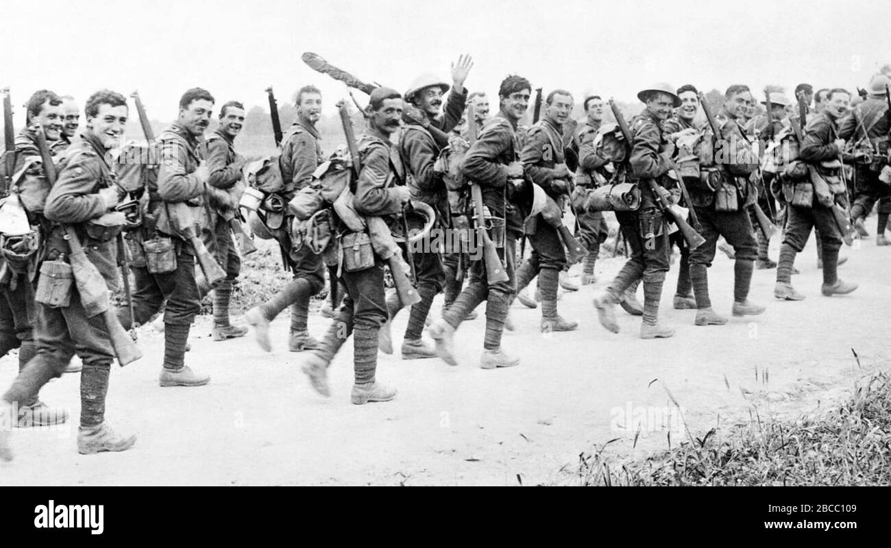 BATAILLE DES soldats DE LA SOMME du East Yorkshire Regiment sur le chemin du 3 juillet 1916 Banque D'Images