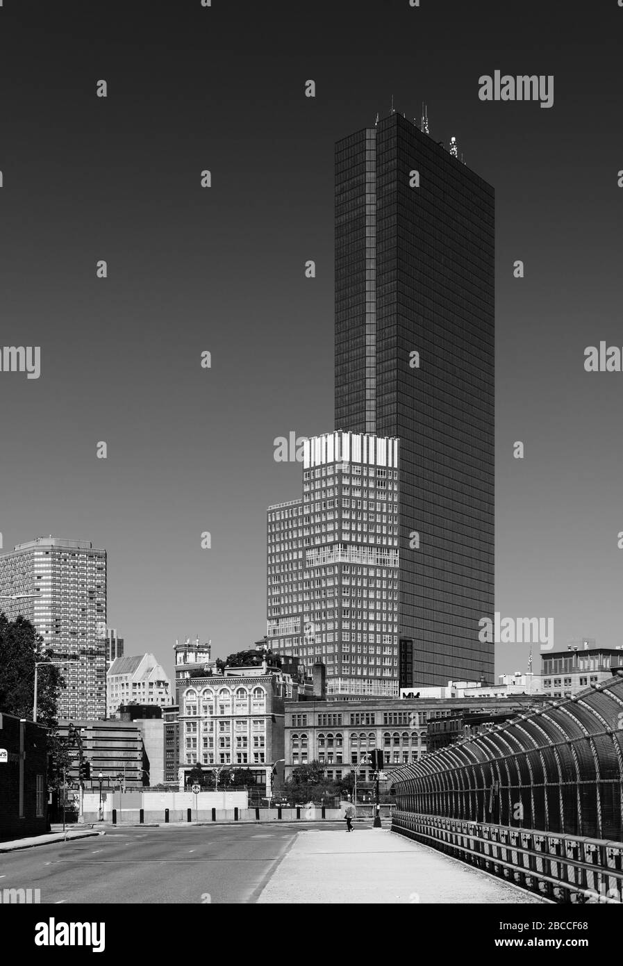 Boston - juin 2016, ma, États-Unis: John Hancock gratte-ciel à Back Bay Boston, photo en noir et blanc Banque D'Images