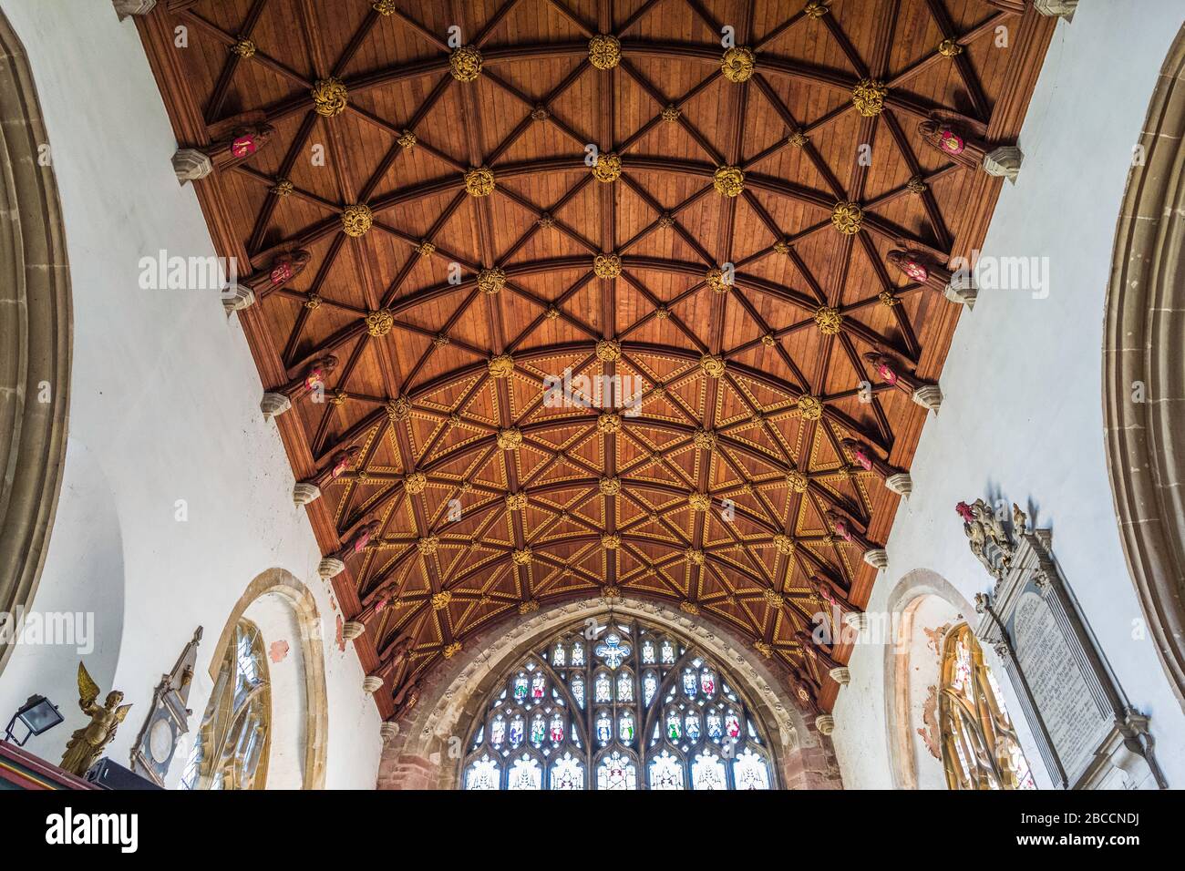 Le toit en wagon restauré de l'église St Mary à Totnes, Devon, Royaume-Uni. L'église St Mary est une église paroissiale classée de Grade I. Banque D'Images