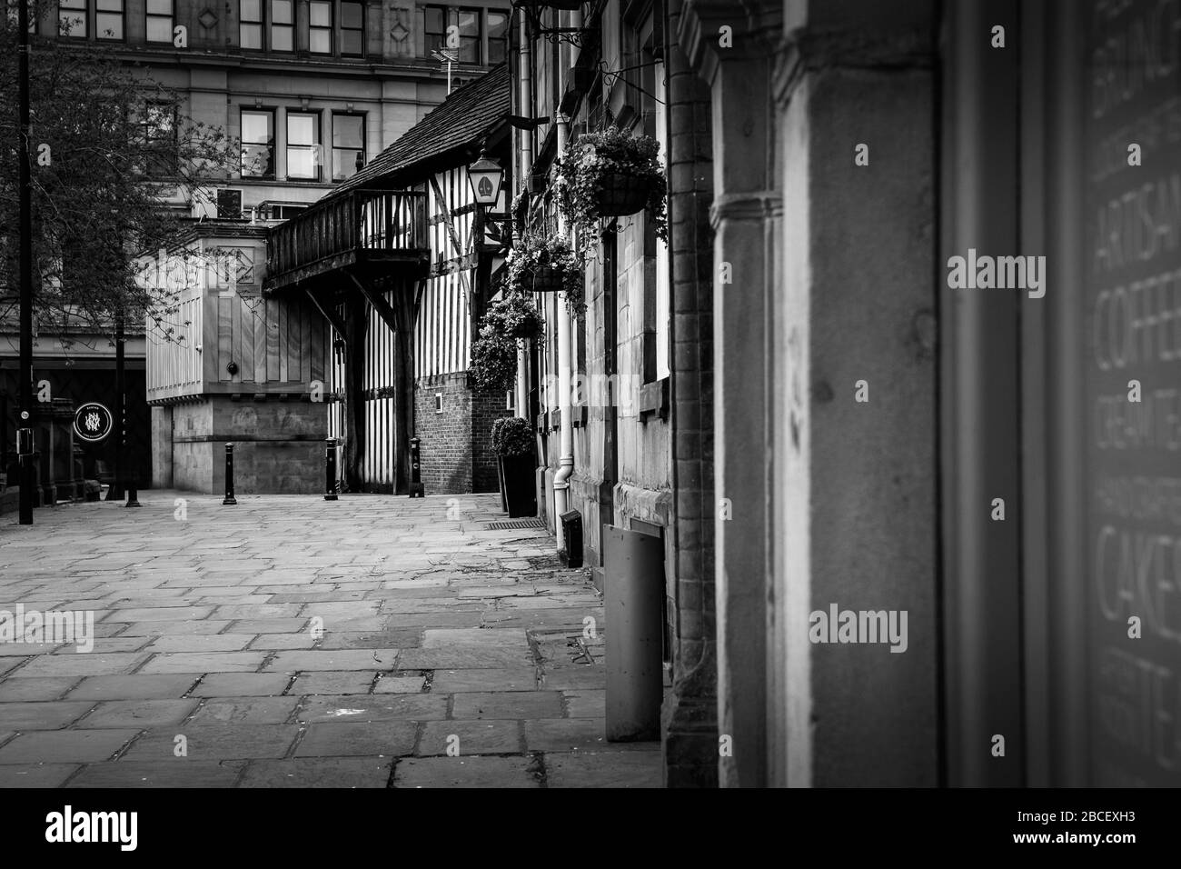 Cathedral Cafe, Cateaton St, Manchester, Royaume-Uni. Les rues vides, les entreprises fermées pendant l'épidémie de coronavirus, avril 2020. Banque D'Images