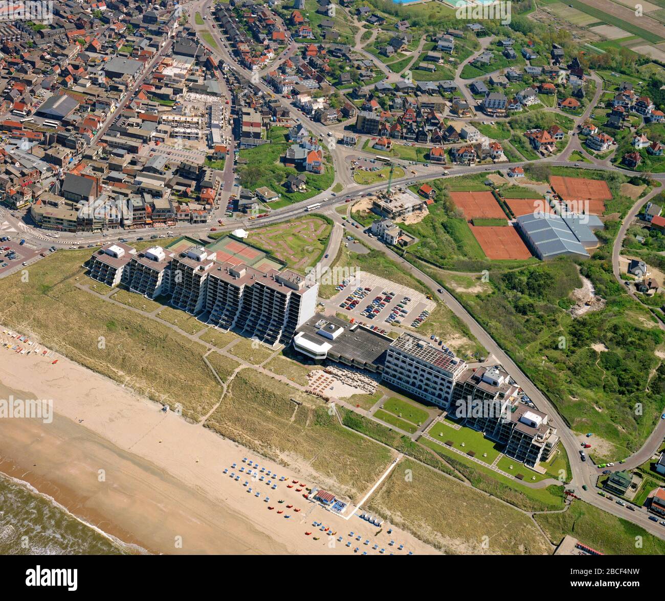 Noordwijk aan Zee, Hollande, 16 mai - 1986: Photo aérienne historique du Grand Hotel Huis ter Duin situé sur la plus haute dune de Noordwijk Banque D'Images