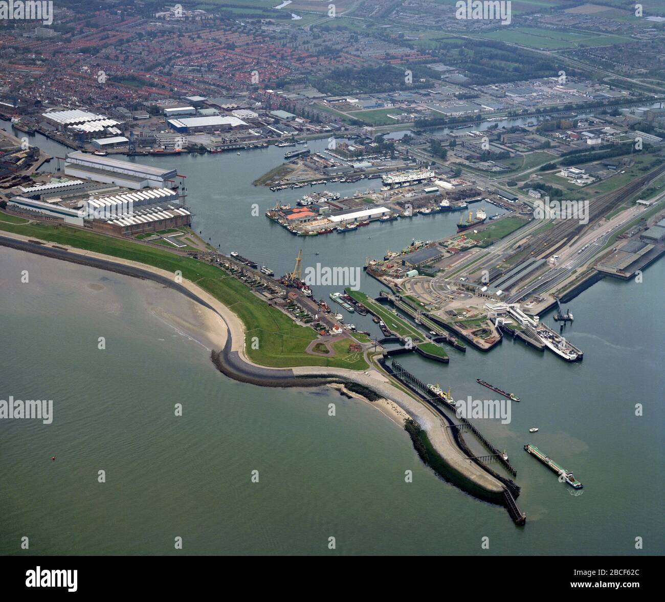 Vlissingen, Hollande, 11 octobre - 1986 : photo aérienne historique du port de Vlissingen Banque D'Images