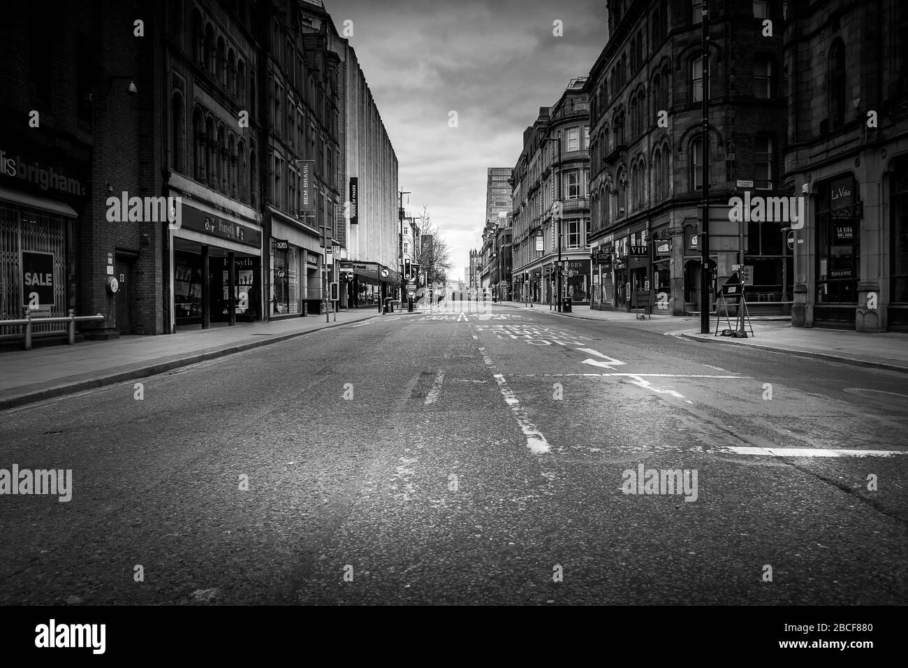 Deansgate, Manchester, Royaume-Uni. Les rues vides, les entreprises fermées pendant l'épidémie de coronavirus, avril 2020. Banque D'Images