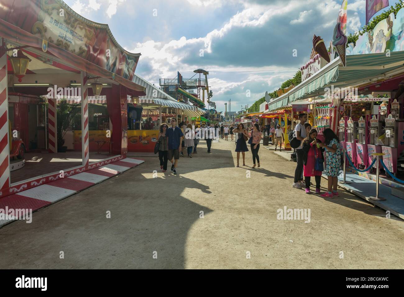 Paris, France - 24 juin 2016 : le jardin des Tuileries - jardin des Tuileries, est un jardin public situé entre le Louvre et la place de la Concorde Banque D'Images