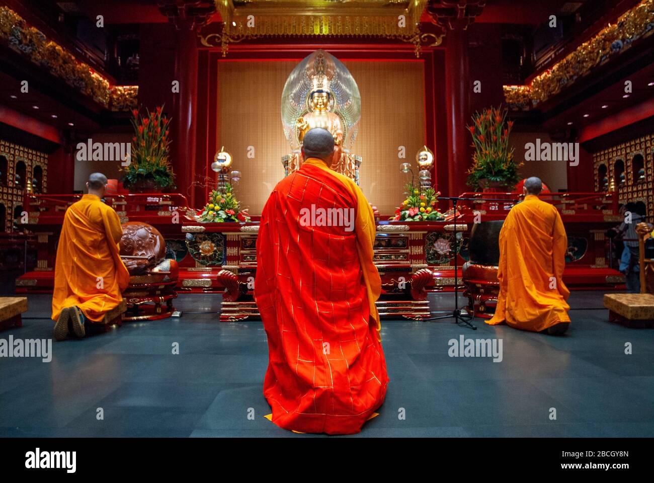 Cérémonie au musée du temple relatique de Buddha Tooth Hall à Ancenstral Hall à Chinatown, Singapour, Asie du Sud-est, Asie Banque D'Images