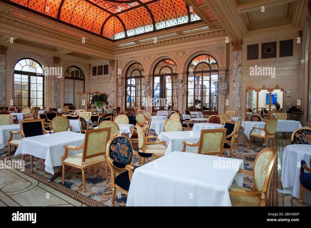 À l'intérieur de l'hôtel Plaza Hotel New York USA. Le Plaza Hotel, un hôtel de luxe de 20 étages situé près de Grand Army Plaza. Central Park et 5ème Avenue, Manhatt Banque D'Images