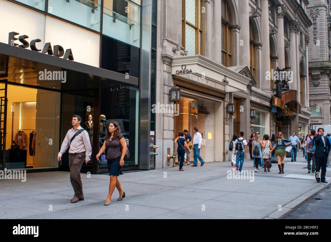 Escada et magasin Omega sur la 5ème Avenue, Midtown Manhattan, New York City, New York, USA, Amérique du Nord Banque D'Images