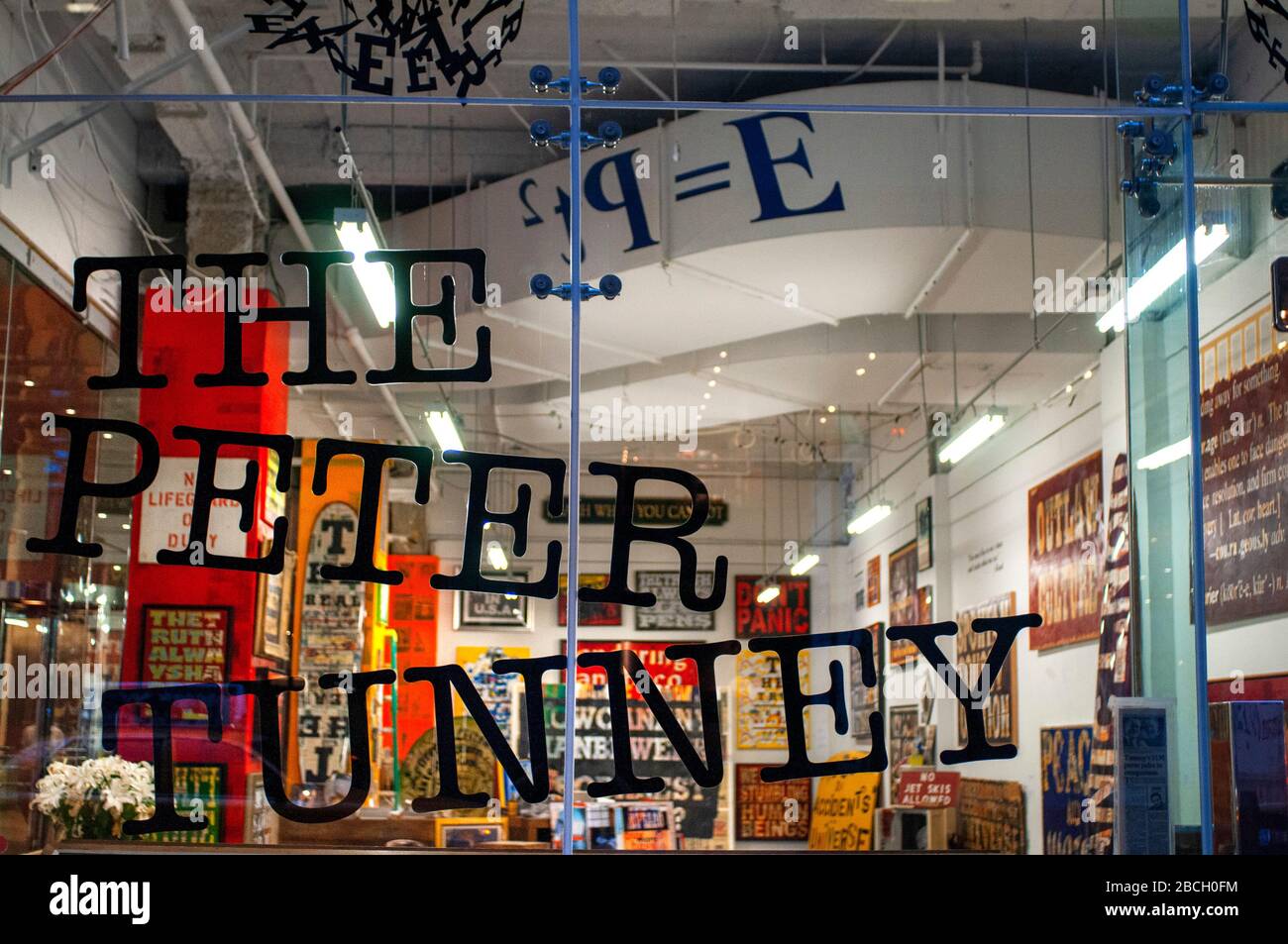 La galerie d'expériences Peter Tunney à New York, États-Unis. Peter Tunney est un artiste basé à New York, et son travail, qui se mélange souvent et varie à medi Banque D'Images