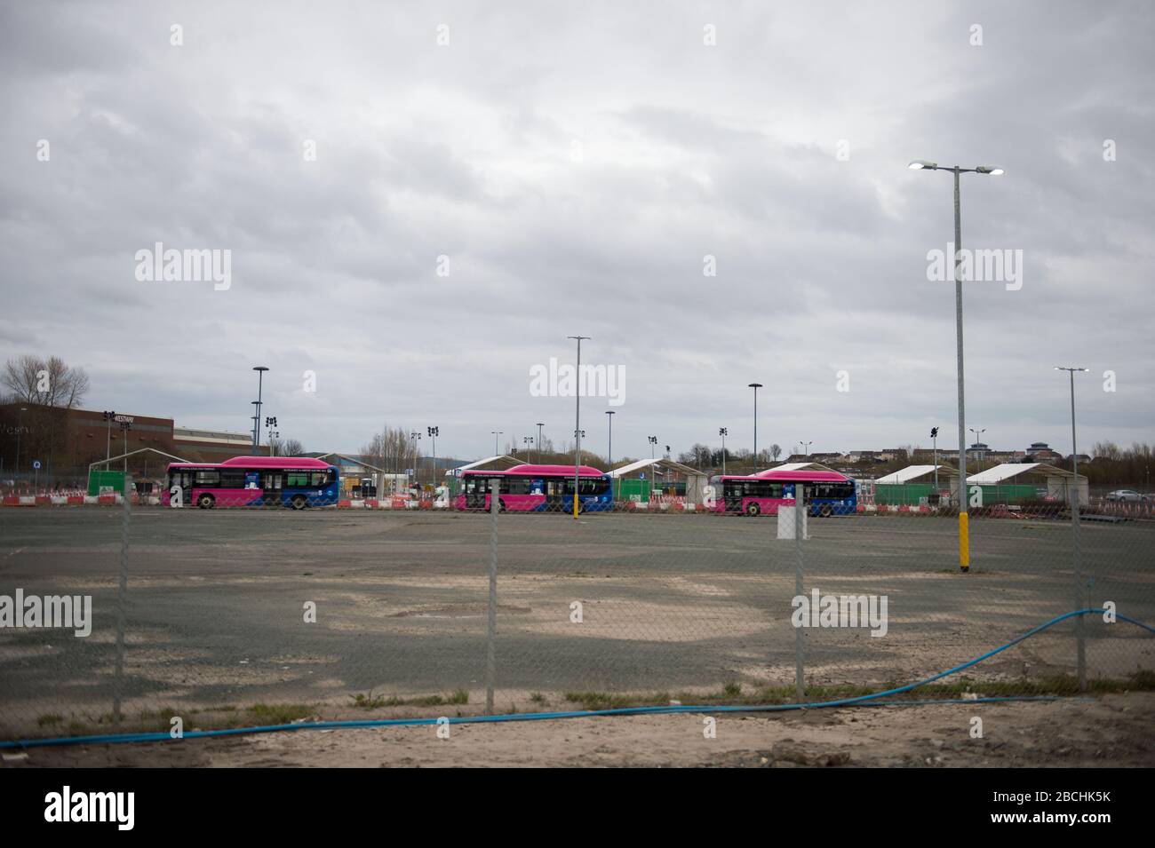Glasgow, Royaume-Uni. 4 avril 2020. Photo : nouveau centre de test de coronavirus (code 19) de style drive pour l'ouverture de demain. Situé dans le parking de l'aéroport de Glasgow, qui a été transformé en centre de test mobile de style drive pour soutenir la réponse pandémique « Scottish Governments Covid-19 ». Crédit : Colin Fisher/Alay Live News Banque D'Images