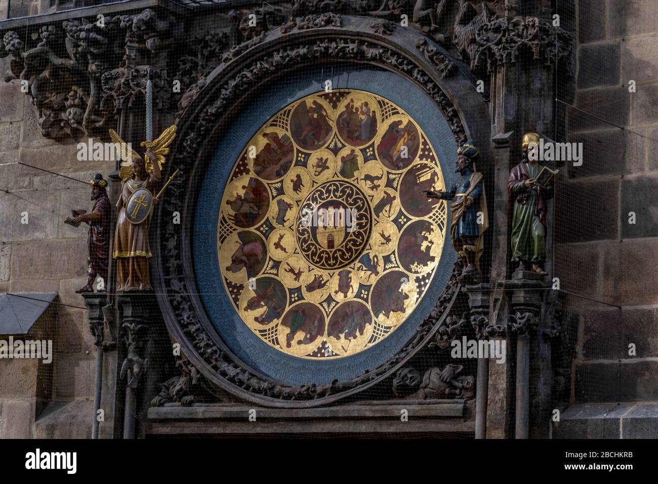 Symboles du zodiaque et statues des horloges astronomiques de Prague Banque D'Images