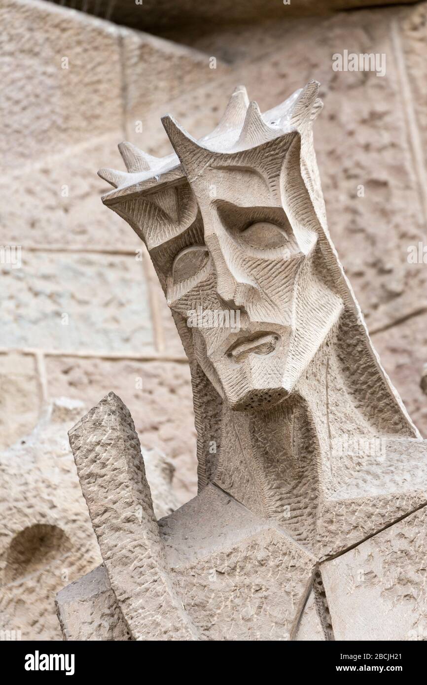 Détail d'un statut en dehors de la Basílica de la Sagrada Família, conçu par Antoni Gaudí à Barcelone, Espagne Banque D'Images
