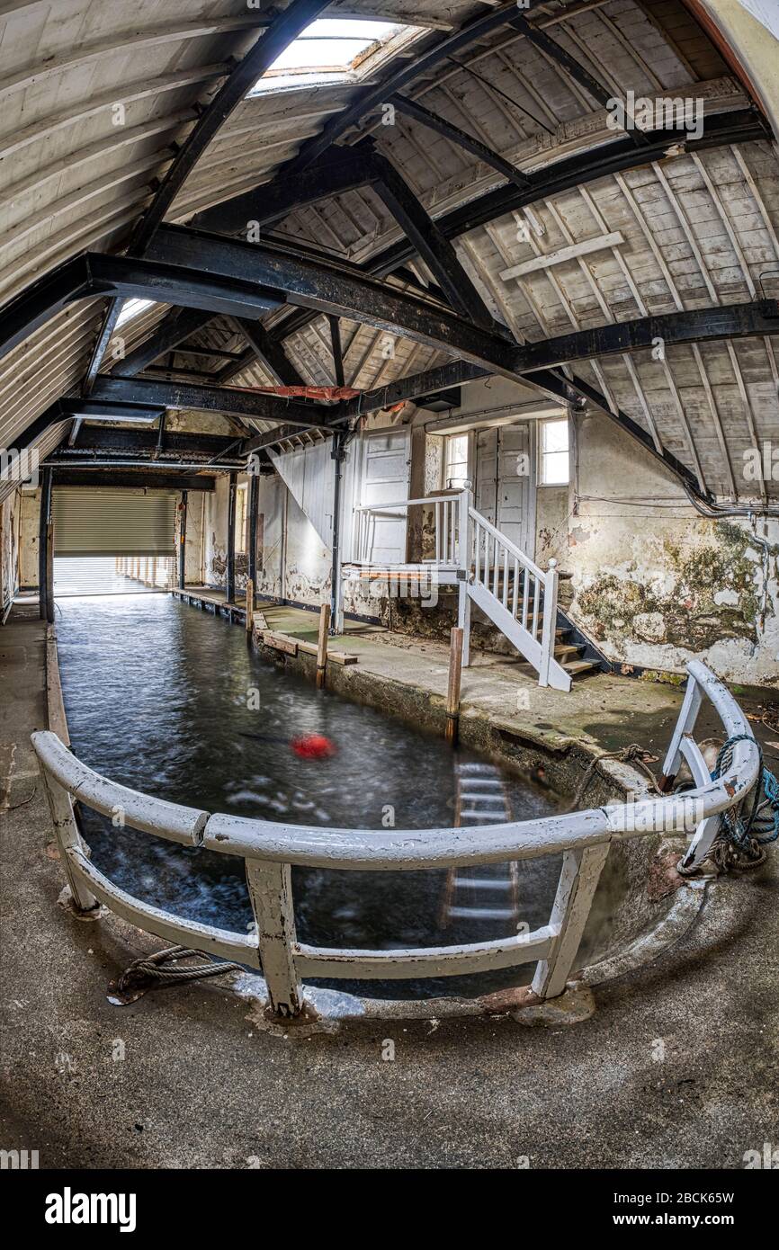 Exploration urbaine intérieure abandonnée à la maison de bateau hdr fisheye tourné Banque D'Images