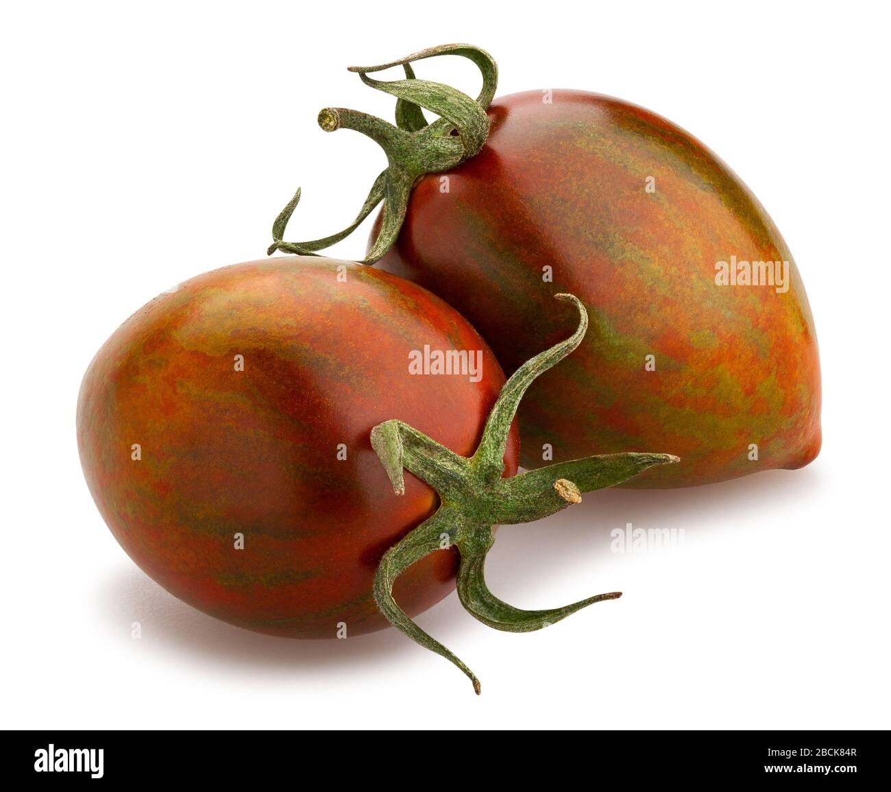 chemin de tomate de prune de kumato isolé sur blanc Banque D'Images