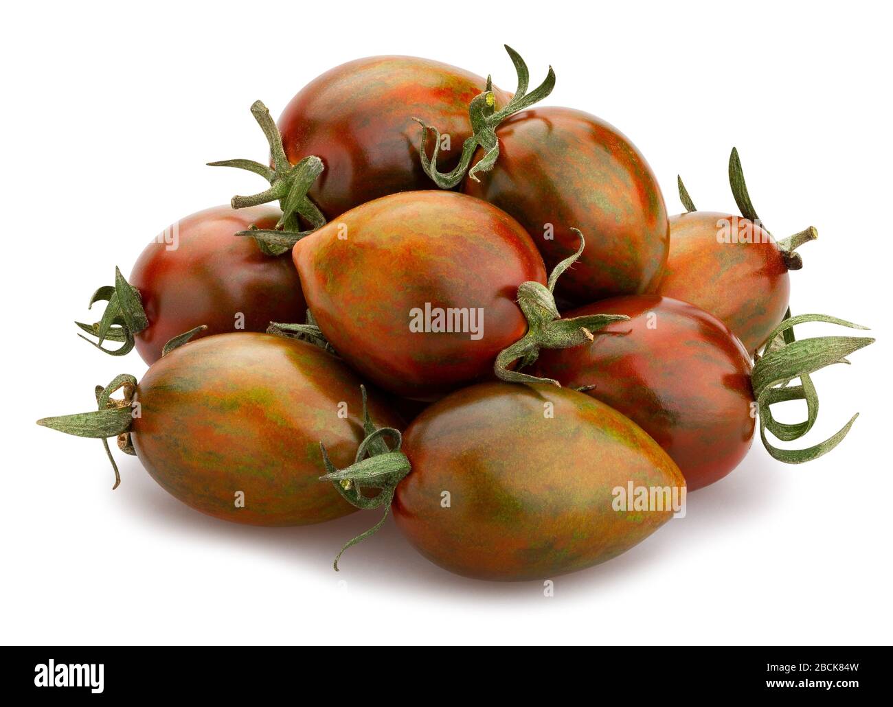 chemin de tomate de prune de kumato isolé sur blanc Banque D'Images
