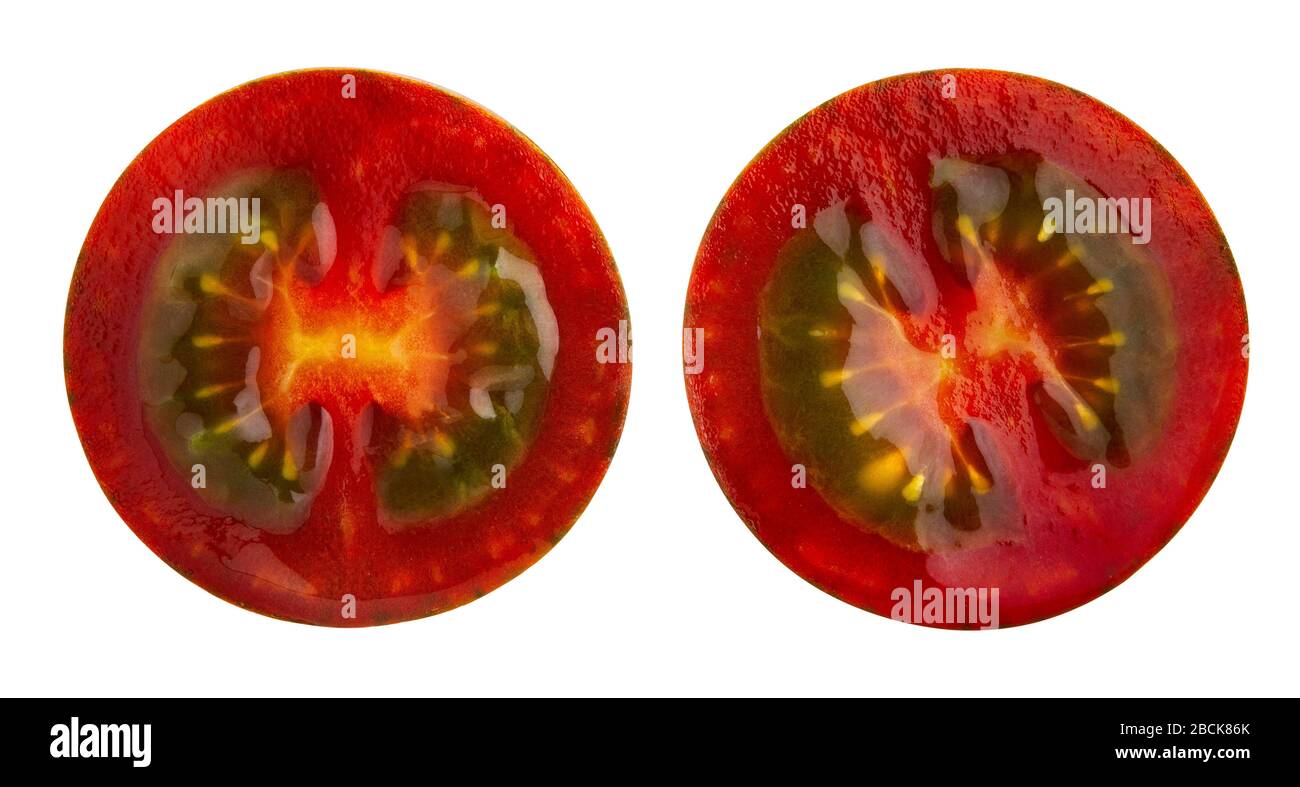 chemin de tomates de kumato en tranches isolées sur blanc Banque D'Images