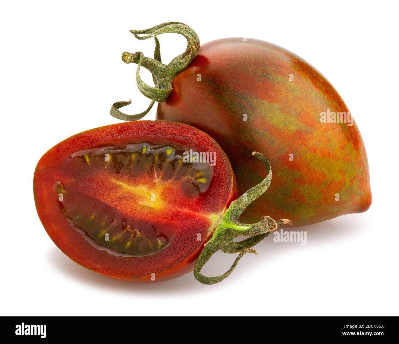 chemin de tomates de kumato en tranches isolées sur blanc Banque D'Images