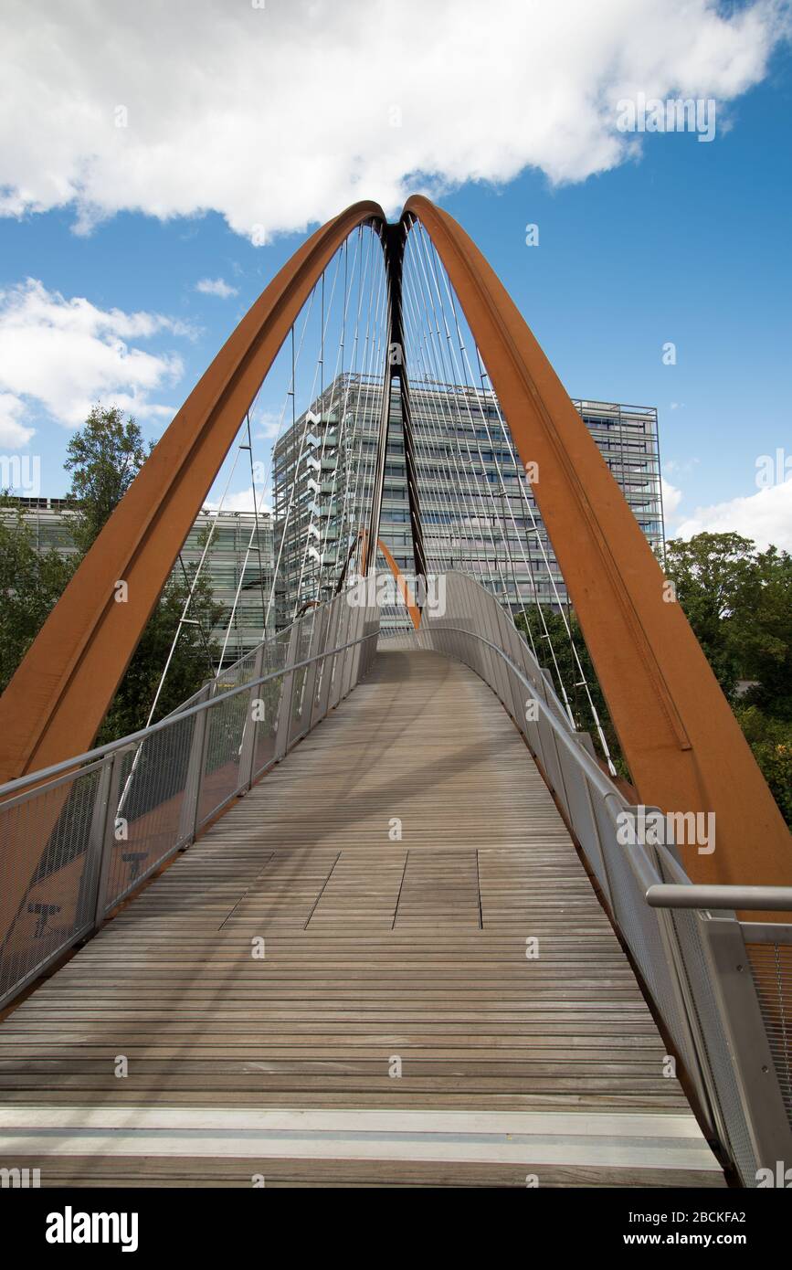 Footbridge pour piétons Chiswick Business Park/Gunnersbury Triangle nature Reserve, Chiswick, Londres,   par expédition Engineering & utile Studios Banque D'Images