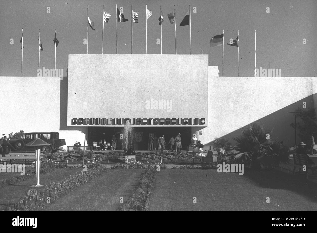 English Le Terrain D Exposition De Tel Aviv I O Epi O I Epi E U E E O E Prise Le 1 Mai 1936 Disponible Dans La Collection Nationale De Photos D Israel Departement De Photographie Bureau De Presse Lien