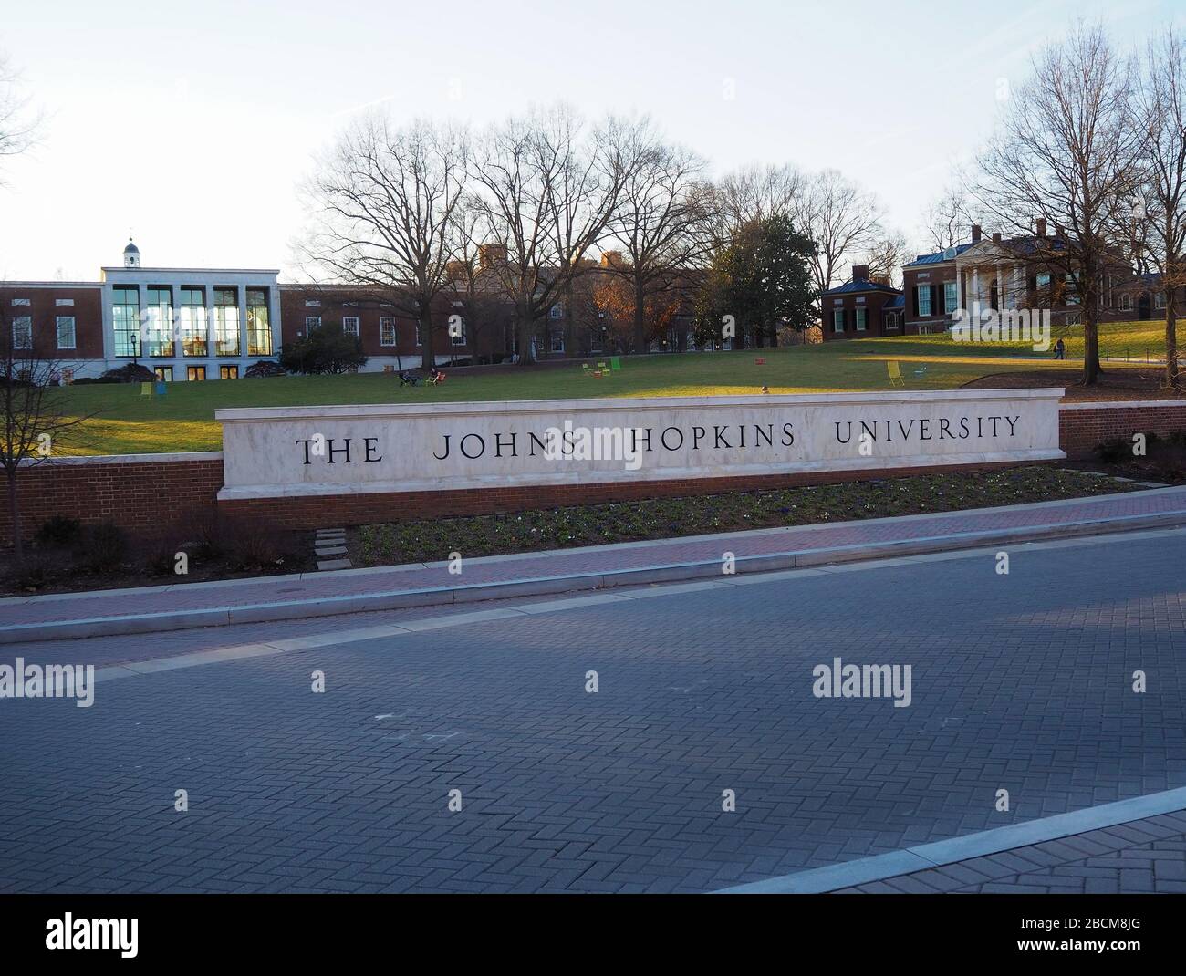 BALTIMORE, MARYLAND - 17 FÉVRIER 2020: L'entrée de l'Université Johns Hopkins à Baltimore MD lors d'une journée d'hiver en 2020. Banque D'Images