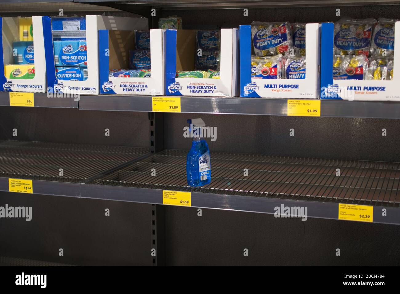 Caloundra, Queensland, Australie - 5 avril 2020: Les rayons vides des supermarchés en Australie après les achats de panique dus au coronavirus COVID-19. Banque D'Images